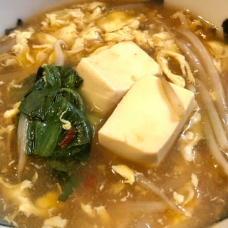 簡単副菜♫もやしと小松菜と豆腐のピリ辛中華スープ